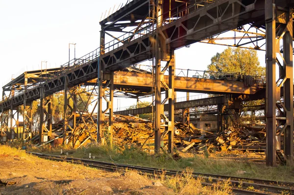 Süpürge Hurda Metal Yüklemesi Hurda Metal Yükleme Mekanizmaları Yükleme Işlemi — Stok fotoğraf