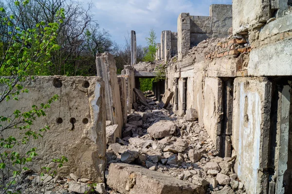 Edificio Ruinas Antiguas Estructuras Hormigón Armado Ruina Las Consecuencias Guerra —  Fotos de Stock