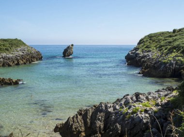 Uçurum ve resifleri İspanya Cantabria kıyısında