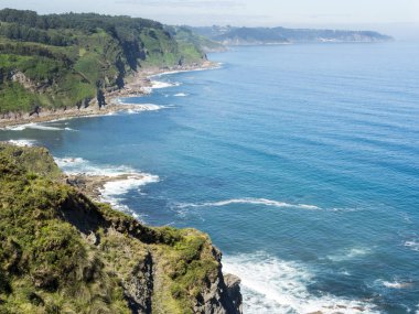 Cliffs İspanya Cantabria kıyısında