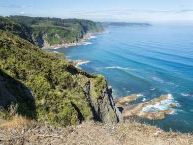 Cliffs İspanya Cantabria kıyısında
