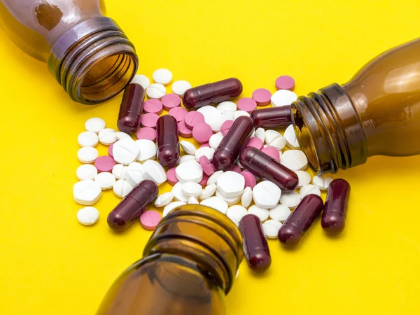 Kapsül, tabletler ve onların kapsayıcılar haplarım