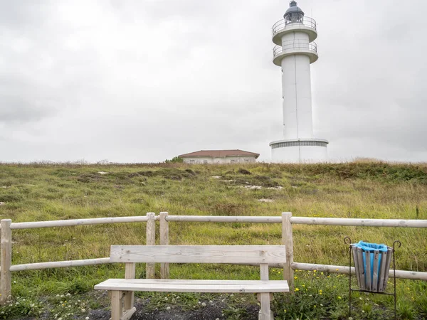 İspanya Cantabria kıyılarının deniz feneri