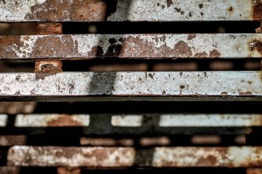 paslı mavi merdiven