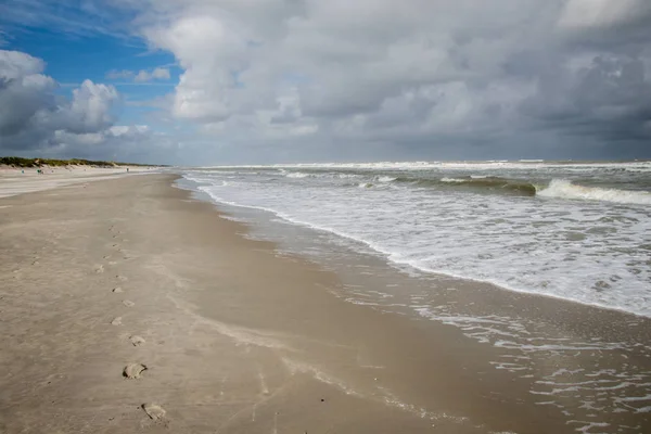 Sahilde fırtınalı bir gün