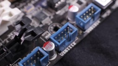 Usb, Lan, ses konektörleri, makro görünüm, kaydırıcı çekim ile bir arka anakart paneli yakın çekim