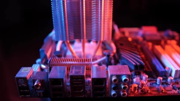 微距拍摄部分主板冷却系统 滑块移动 特写散热器 — 图库视频影像