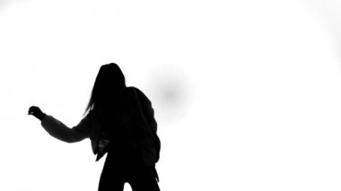 beyaz arka plan siyah siluet, kız dans hip hop, sokak dansı