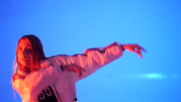 Jovem Menina Bonita Dançando Hip Hop Dancehall Dança Rua Close — Vídeo de Stock