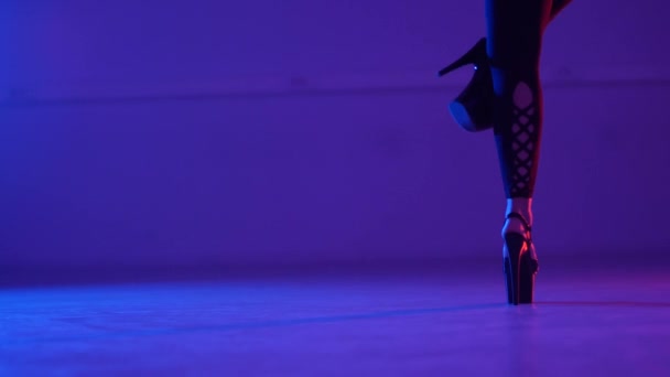 Pernas Dançarinas Saltos Altos Dança Strip — Vídeo de Stock