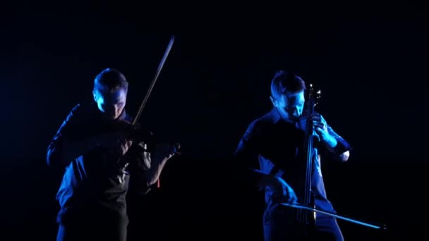 Duo Jeunes Musiciens Jouant Violoncelle Électrique Violon Électrique Sur Fond — Video