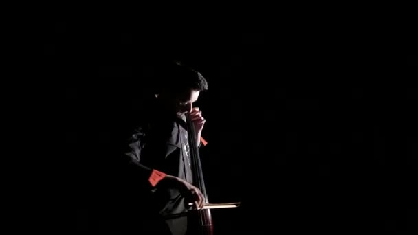 Giovane Bell Uomo Suona Violoncello Elettrico Sfondo Nero Isolato — Video Stock