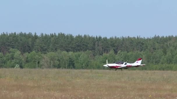 Avião Hélice Decola Campo — Vídeo de Stock