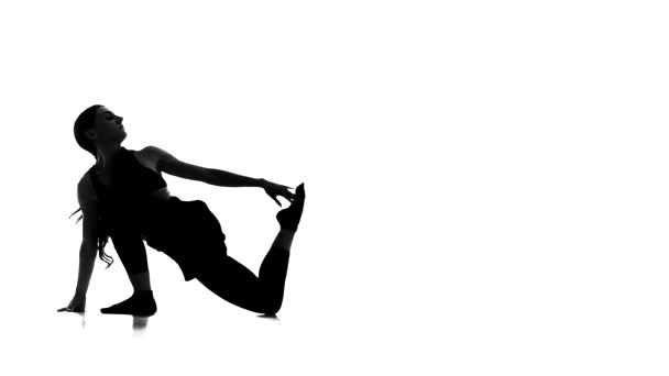 現代バレエを踊る若いバレリーナ コンテンポラリーダンス 白い背景に黒いシルエット スローモーション — ストック動画
