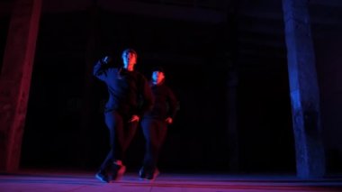 hip hop dans kızlar düet, bir stüdyoda sokak dans, izole