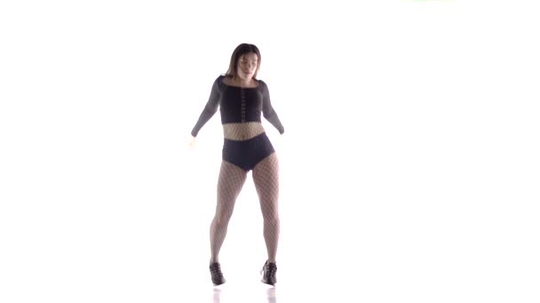 Jong Sensueel Mooi Meisje Danser Met Lang Haar Visnet Panty — Stockvideo