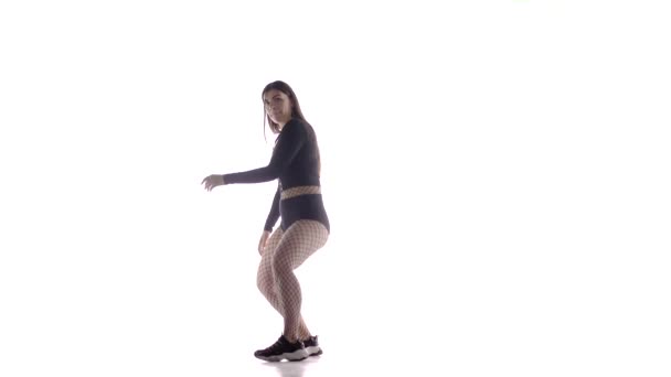 Uzun Saçlı Uzun Saçlı Genç Şehvetli Bir Dansçı Kız Tayt — Stok video