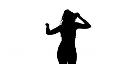 Beyaz arka planda siyah bir siluet, uzun saçlı, uzun saçlı, güzel bir kız dansçı. Uzun etekli ve şortlu. Dans pisti twerk dansı, modern dans, kalçalarını sallama, orta boy.