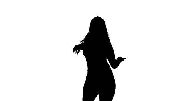배경에 실루엣 스타킹 반바지를 머리를 관능적 아름다운 현대인 그녀의 엉덩이를 — 비디오