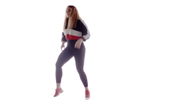 Aantrekkelijke Vrouwelijke Danseres Moderne Stijl Die Studio Optreedt Hip Hop — Stockvideo