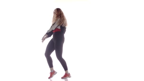 Dançarina Estilo Moderno Feminina Atraente Apresentando Estúdio Hip Hop Dança — Vídeo de Stock