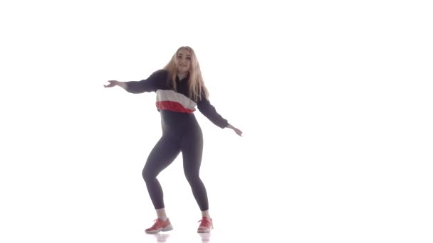 Dançarina Estilo Moderno Feminina Atraente Apresentando Estúdio Hip Hop Dança — Vídeo de Stock