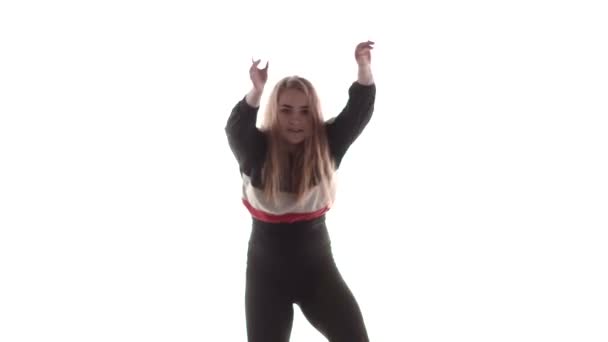 Atractiva Bailarina Femenina Estilo Moderno Que Actúa Estudio Hip Hop — Vídeo de stock