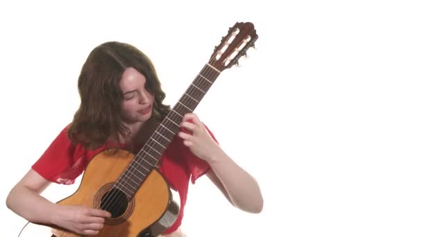 Jeune Fille Musicienne Chemisier Rouge Jouant Guitare Acoustique Classique Peu — Video