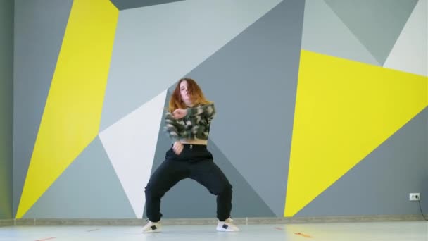 Hermosa Mujer Bailando Hip Hop Estudio Danza Moderna — Vídeo de stock