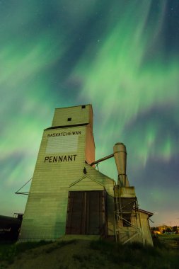 Aurora Borealis üzerinde tarihi bir tane Asansör Flama, Saskatchewan, Kanada