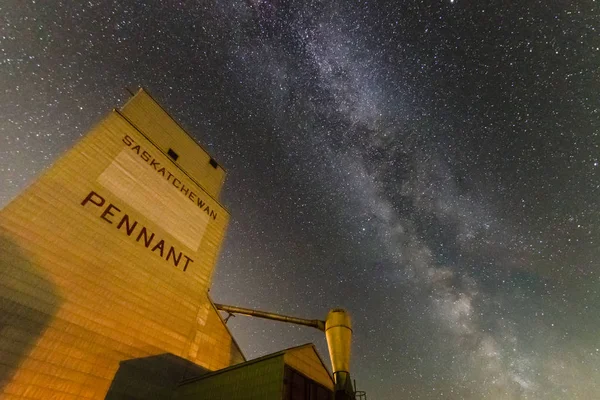 Mléčná Dráha Nad Historickým Silo Prériích Praporkem Saskatchewan — Stock fotografie