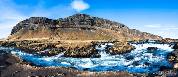 Rápidos Del Río Fossalar Islandia Rural Con Montañas Una Granja — Foto de Stock