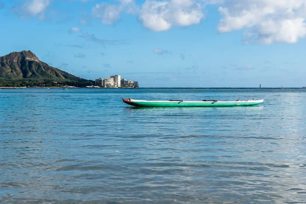 Двойное Каноэ Воде Пляже Ваххаби Гонолулу Гавайи Заднем Плане Diamond — стоковое фото