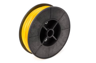 Sarı iplik 3d yazıcısı beyaz arkaplanda izole edildi