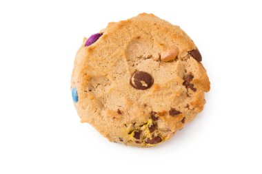 Beyaz arka planda izole edilmiş çikolatalı kurabiyeler. Tatlı bisküviler. en üstteki görünüm