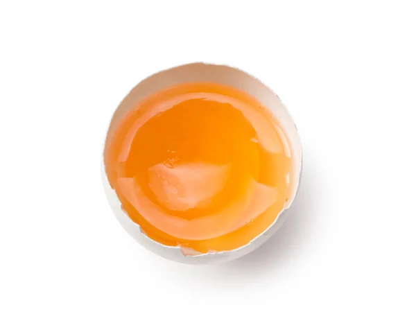 白い背景に孤立した壊れた鶏の卵 トップ表示 — ストック写真