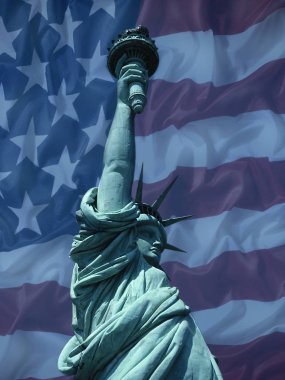 Arka planda Amerikan ulusal bayrak ile özgürlük heykeli