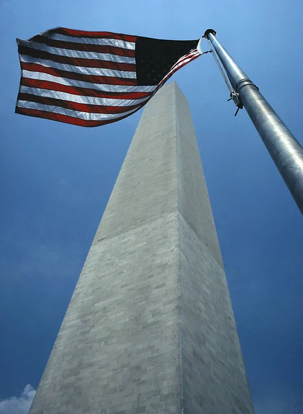 Monumento Washington Con Bandera Nacional Americana — Foto de Stock