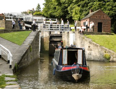 Kanal teknede beş artış kilitler, Bingley, Yorkshire, İngiltere
