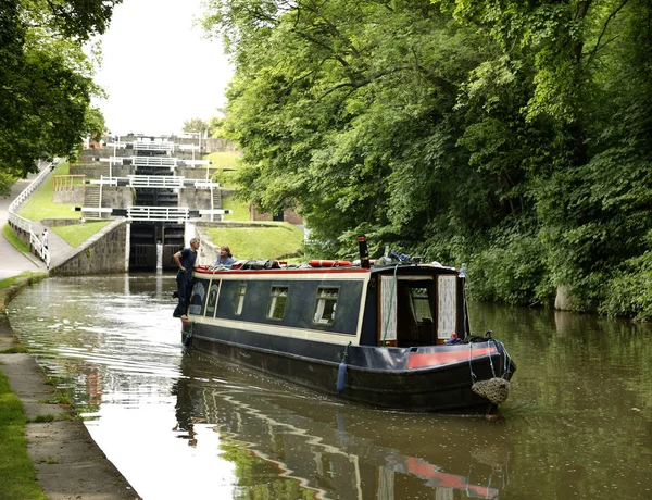 Canal Barge Five Rise Locks Bingley Yorkshire — стоковое фото