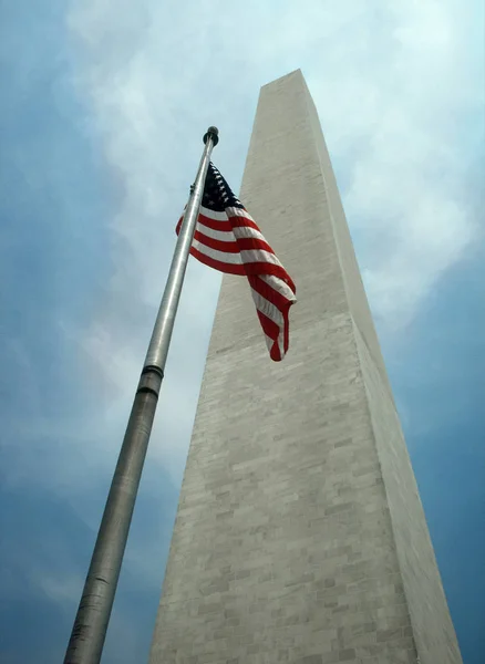 George Washington Monument Gwiazdy Paski Banderą — Zdjęcie stockowe