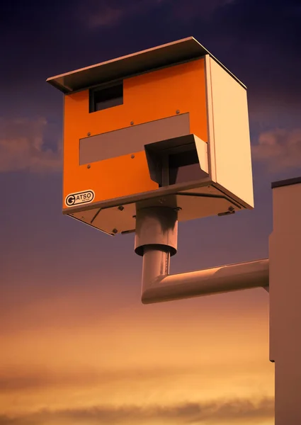 Yellow Gatso Road Traffic Speed Camera Contra Twilight Sky — Fotografia de Stock