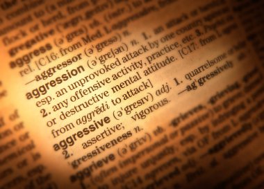 Word saldırganlık tanımını gösteren sözlük sayfası kapat