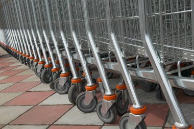 Süpermarket Arabaları Satırlar Park