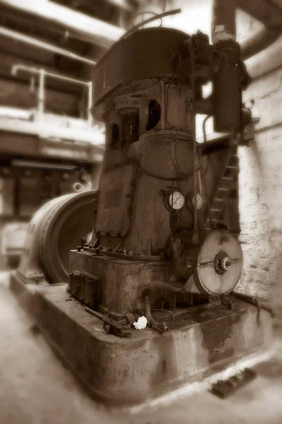 Maquinaria vieja en el molino textil abandonado yorkshire england — Foto de Stock