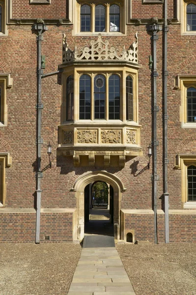 ARCHWAY IN SAINT JOHNS COLLEGE IN CAMBRIDGE, ENGL — Stok Foto