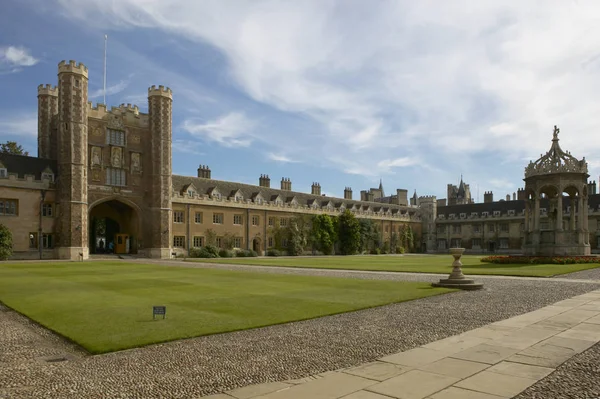 Великий суд Трійці коледж Кембридж Англії — стокове фото