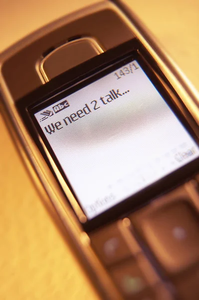 Tekst przekaz u zdejmowany telefon tęcza mówienie potrzebujemy 2 rozmowa — Zdjęcie stockowe
