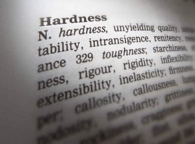 Eş anlamlılar sözlüğü Sayfa Yakın Çekim de Kelime Sertliği Tanımı gösteriliyor