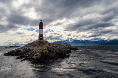 Les Eclaireurs deniz feneri adanın ortasında Ushuaia şehir Arjantin yakın Beagle Kanalı. Tierra del Fuego Adası, Patagonya.